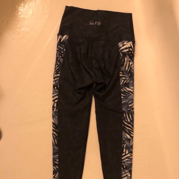 Wear it to heart Tone It Up Royal Palm Leggings - Picture 3 of 6